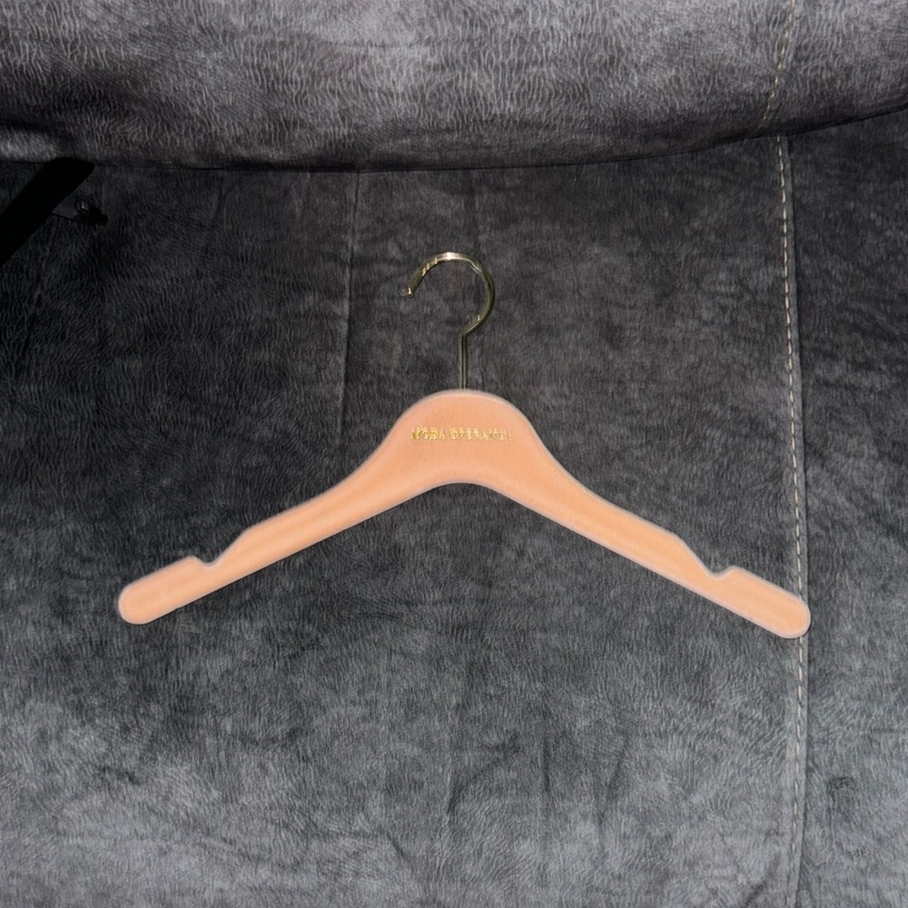 Moda Operandi 16” Velvet Hanger